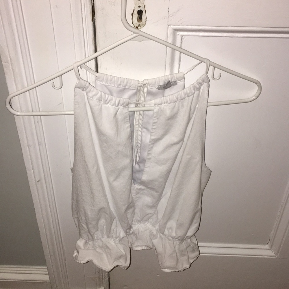 tank top with neckline v-cut